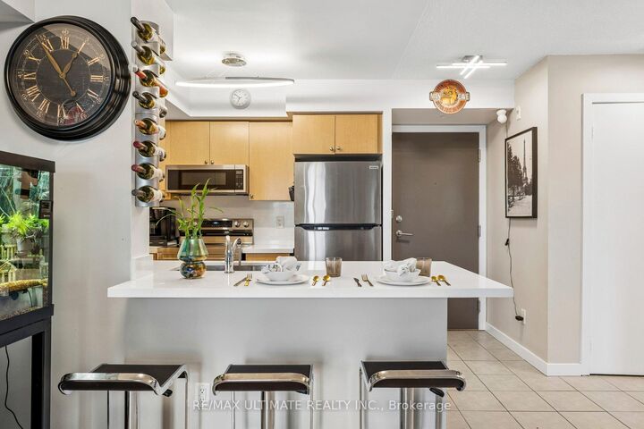 Property Photo: 35 Saranac Boulevard 308 ON M6A 2G4