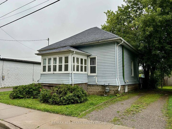 Property Photo: 81 Durham Street W ON K9V 2P8