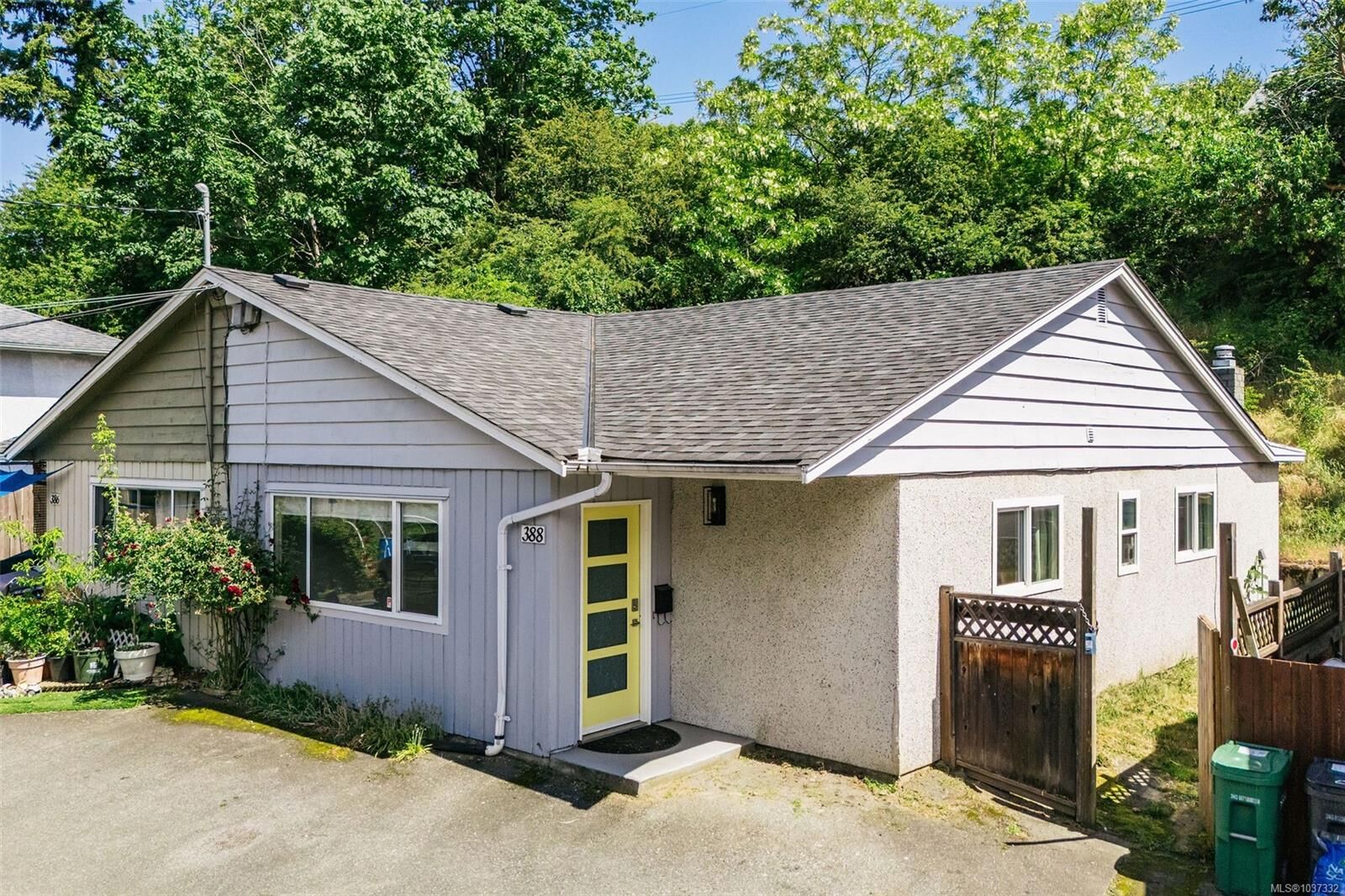 Property Photo:  388 Pine St  BC V9R 2B9 