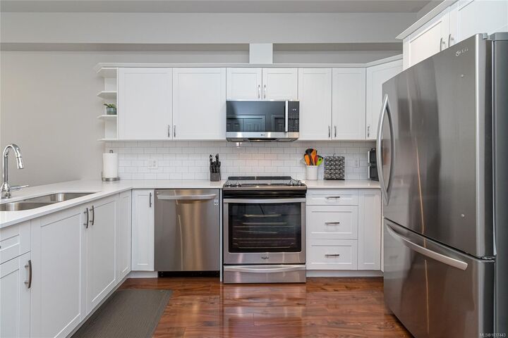 Property Photo:  364 Goldstream Ave 405  BC V9B 2W3 