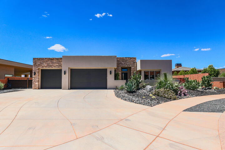 Property Photo: 161 N Arrowhead Ln UT 84738