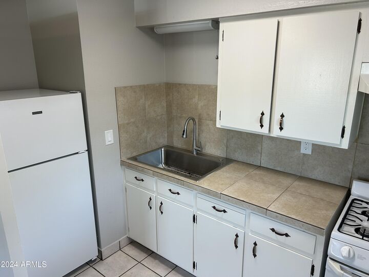 Property Photo:  2025 S Forest Avenue Apt 1  AZ 85282 