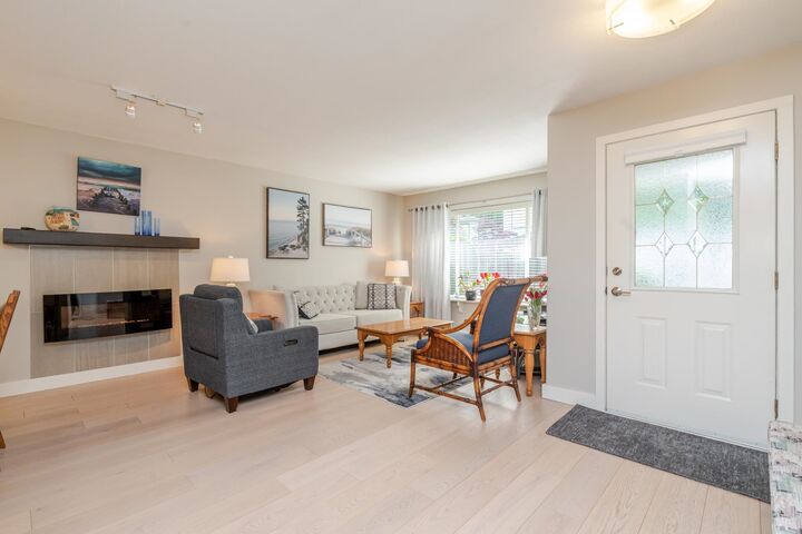 Property Photo: 34250 Hazelwood Avenue 64 BC V2S 7L4