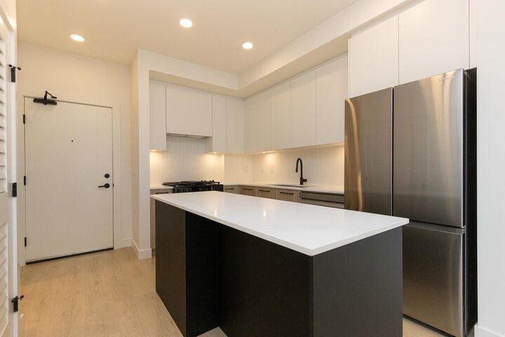 Property Photo:  19979 76 Avenue 301  BC V2Y 3Y2 