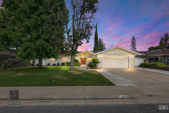 Property Photo:  601 Vista Verde Way  CA 93309 