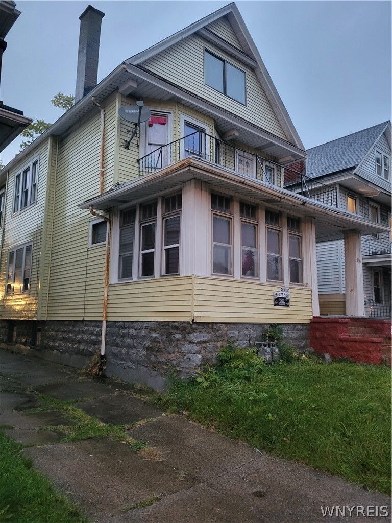 Property Photo:  