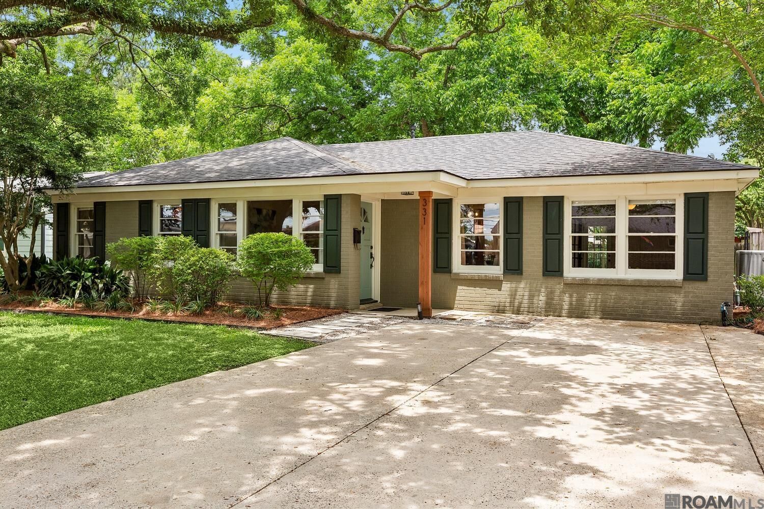 Property Photo:  331 S Fairfax Dr  LA 70806 