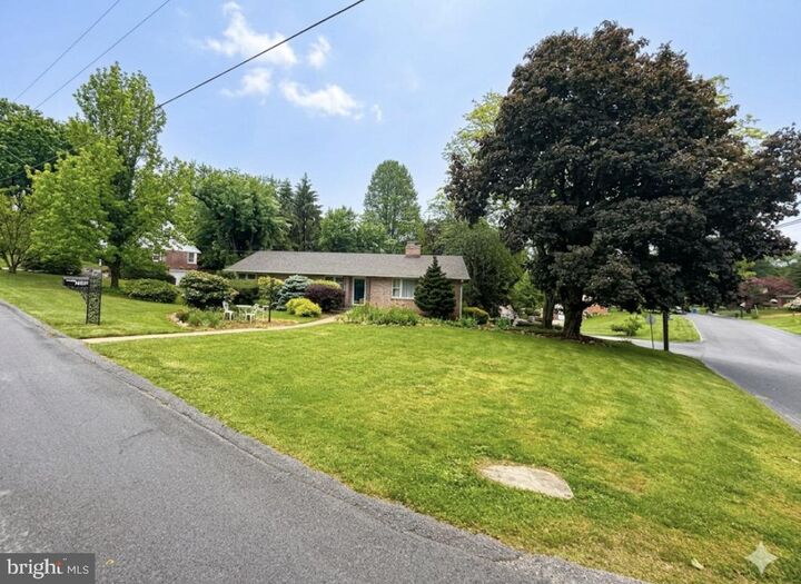 Property Photo:  1589 Hollywood Parkway  PA 17403 