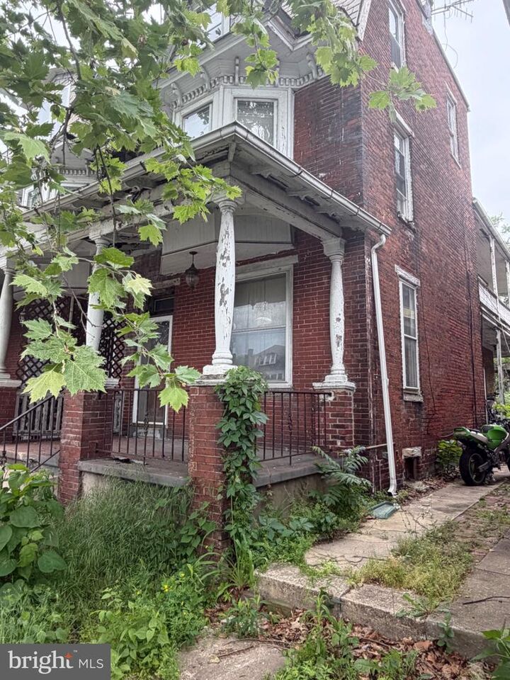 Property Photo:  1824 State Street  PA 17103 