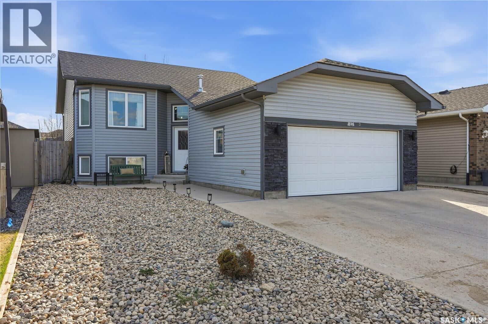 Property Photo: 2146 Rosewood Drive SK S7V 0G2
