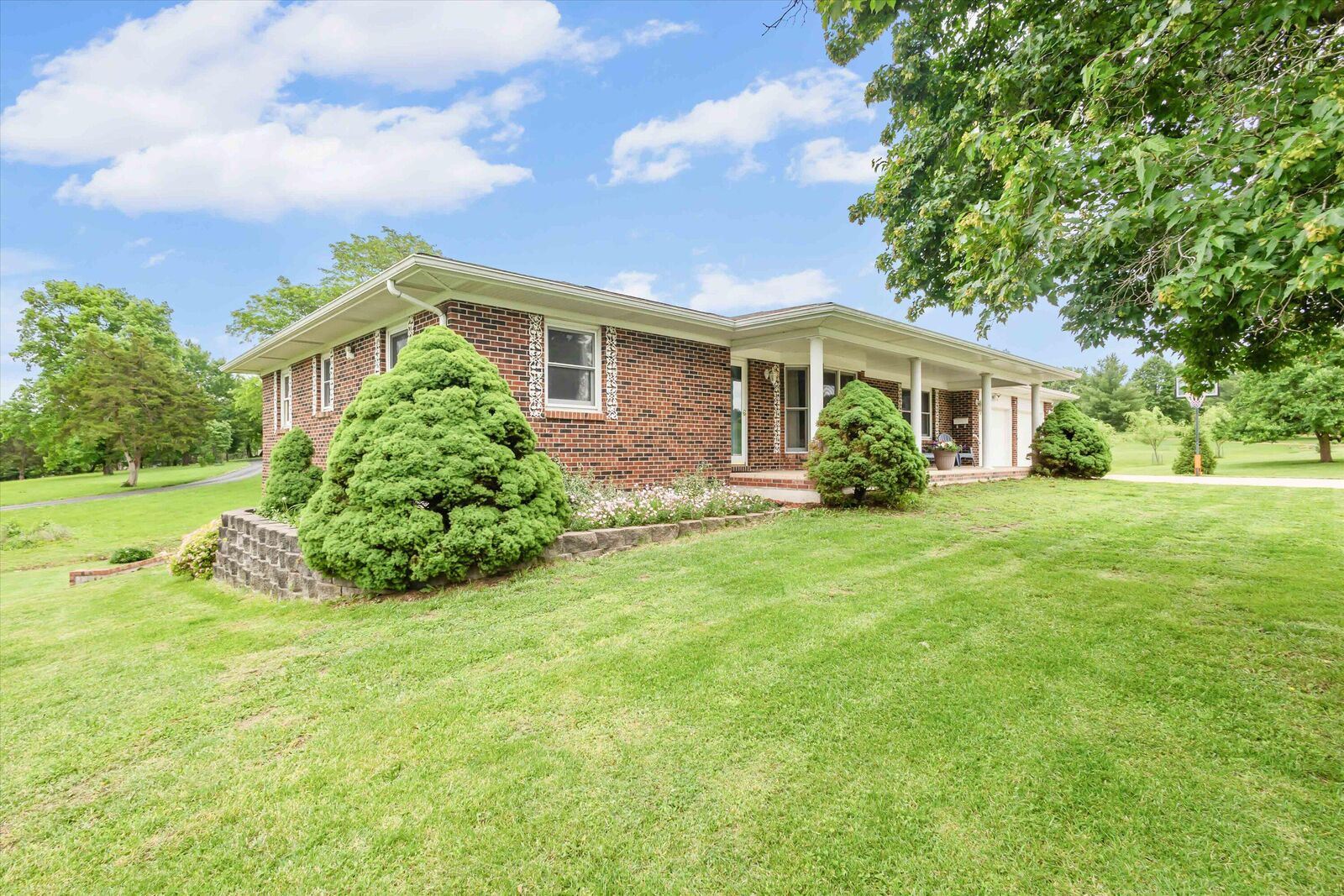 Property Photo: 101 E Reed St MO 65251