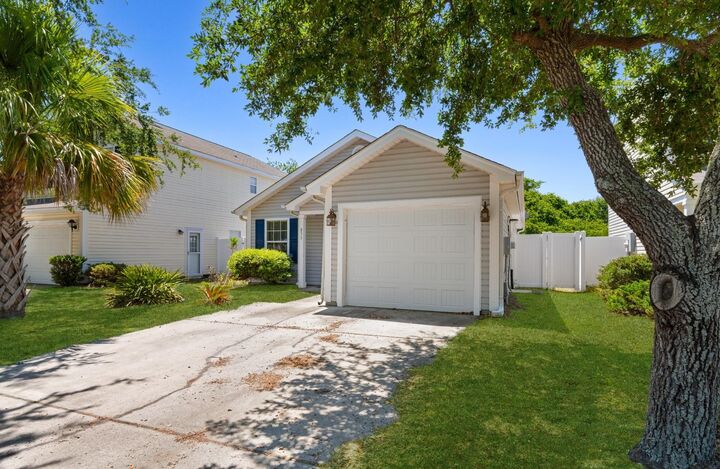 Property Photo:  833 Silvercrest Dr.  SC 29579 