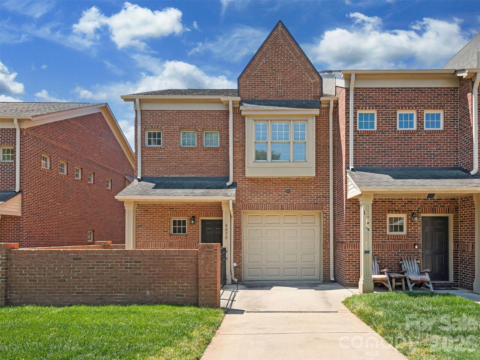 Property Photo: 4670 Dabney Vigor Drive NC 28209