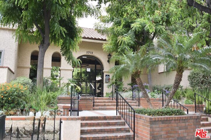 Property Photo: 1711 Grismer Ave CA 91504
