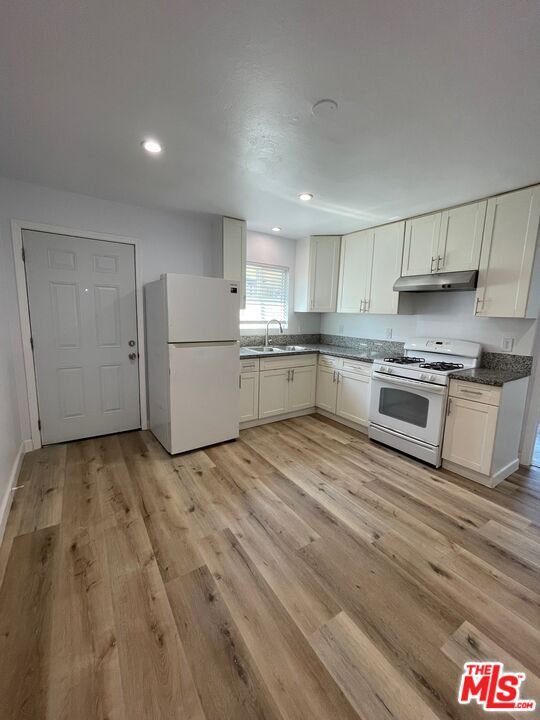 Property Photo: 239 1/2 E 80th St CA 90003