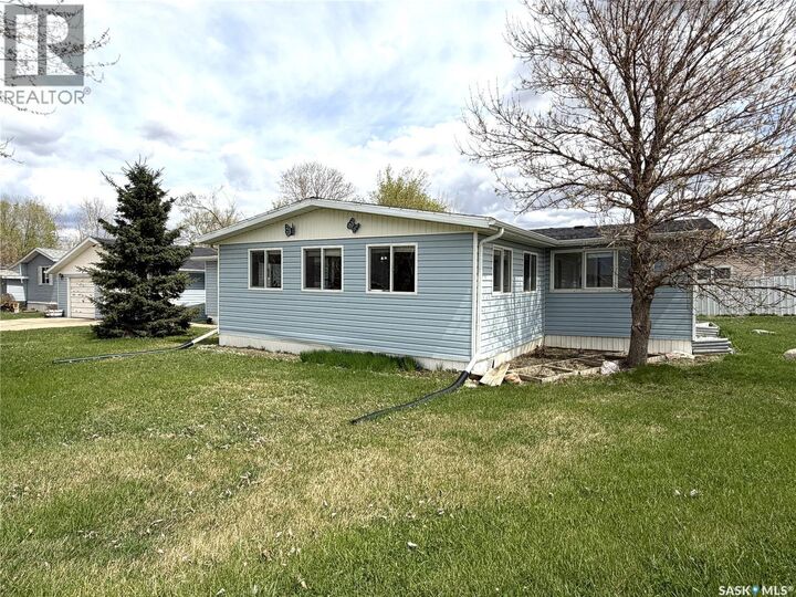 Property Photo: 1016 Railway Avenue SK S0G 3L0