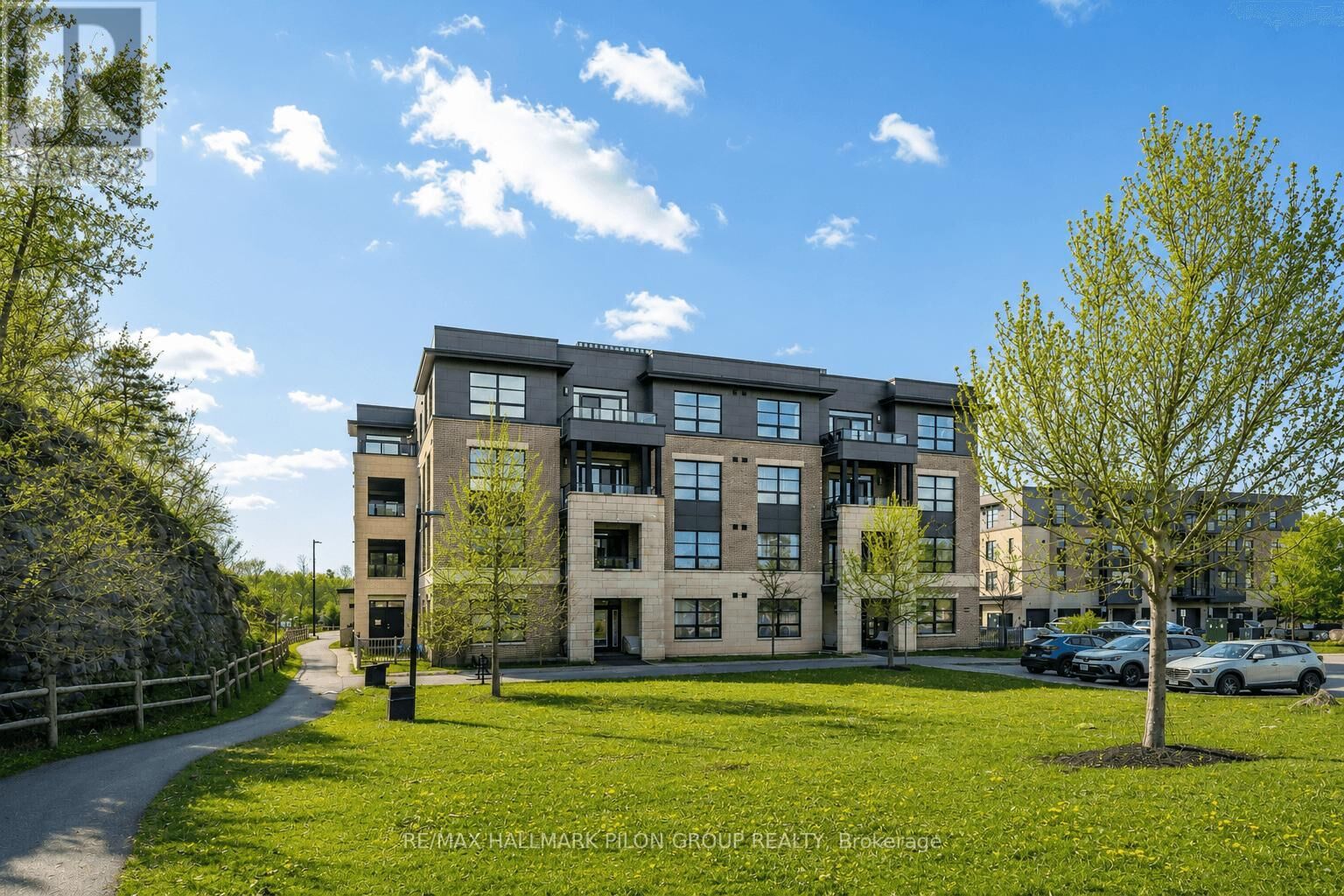 Property Photo:  230 Titanium Private 403  ON K1C 0C1 