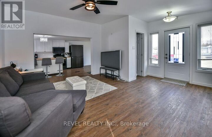 Property Photo: 4 Notre Dame ON P4R 8R6
