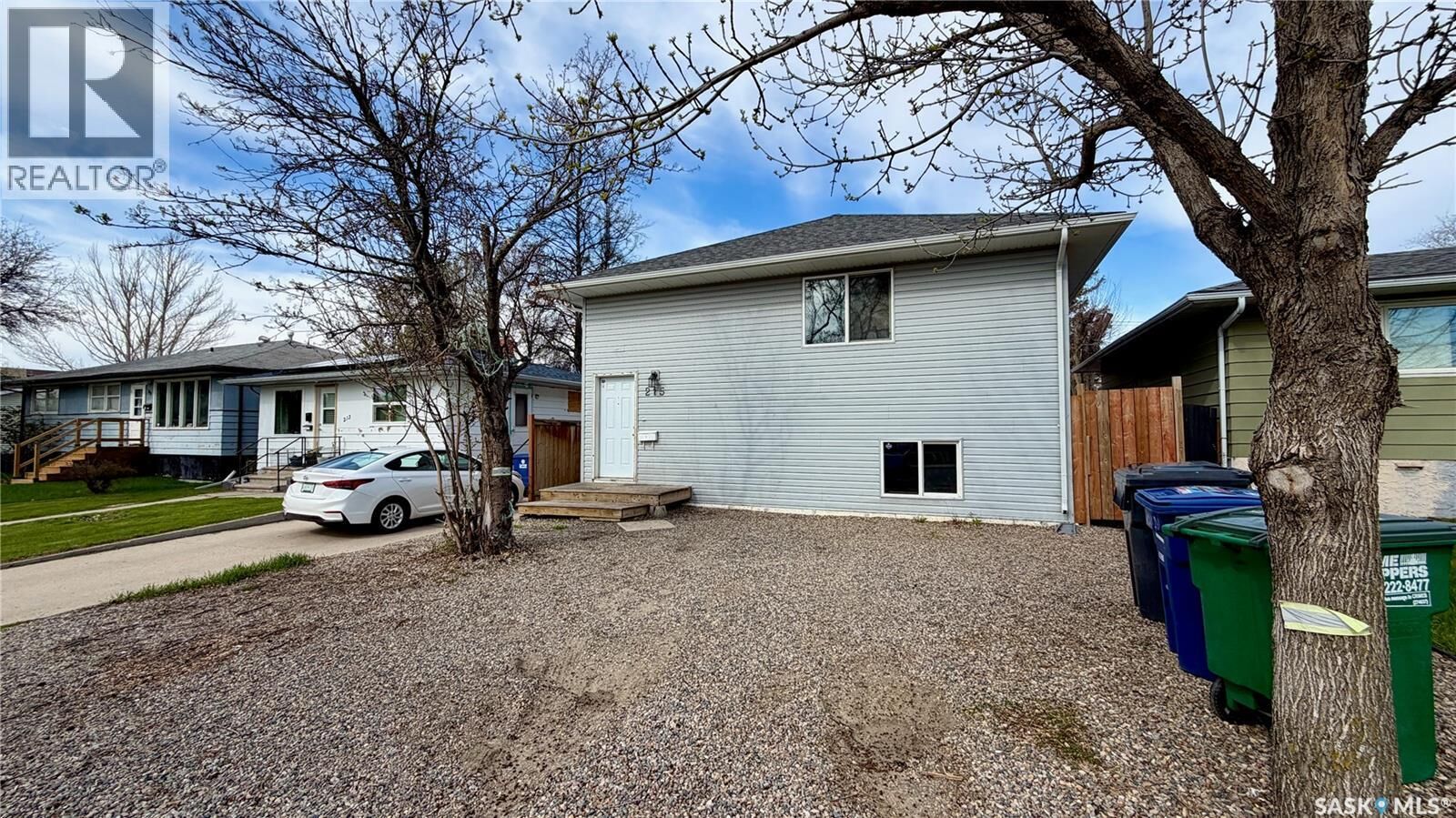 Property Photo:  215 V Avenue N  SK S7L 3E5 