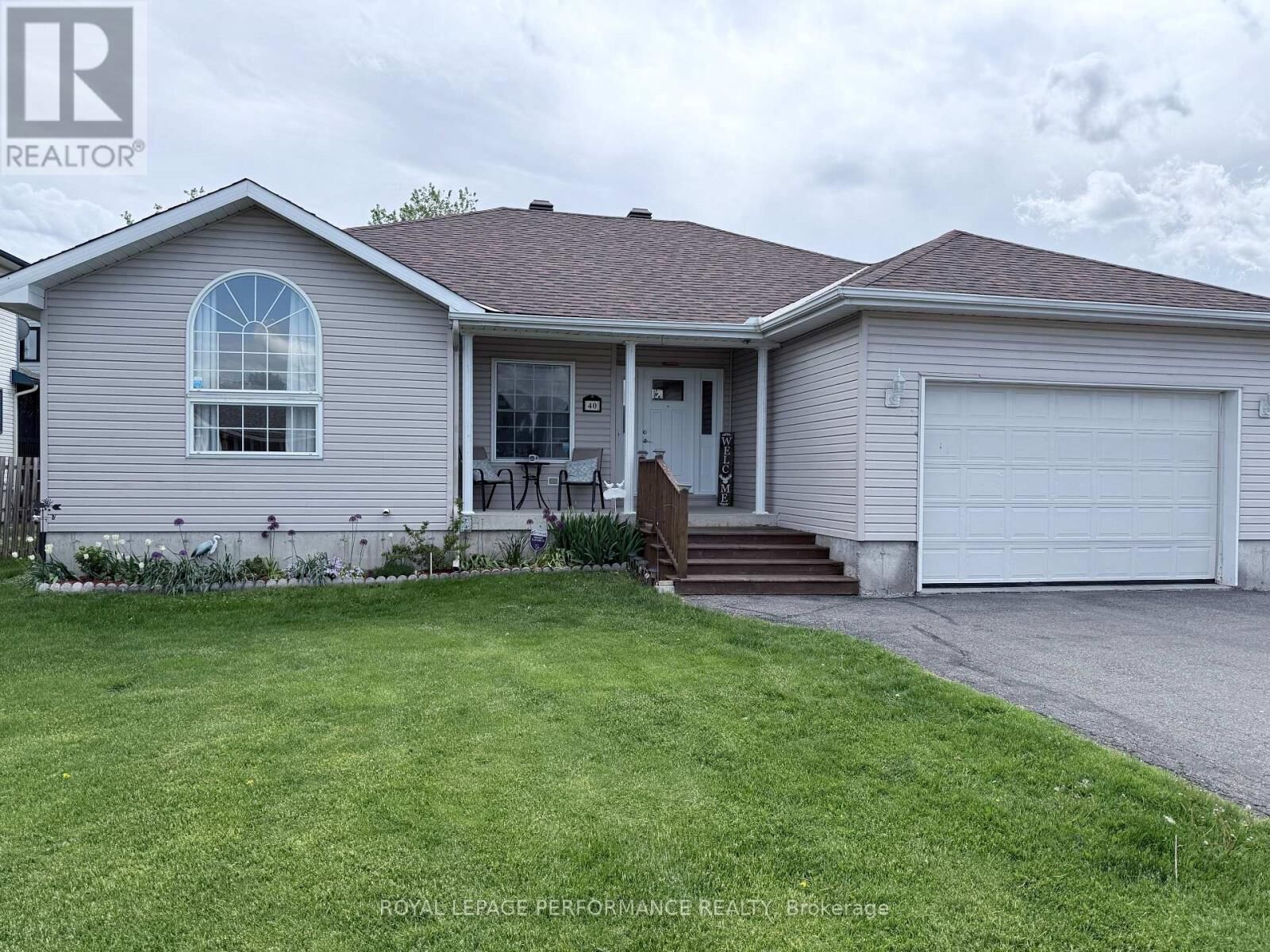 Property Photo: 40 Lori Lane ON K0C 2H0