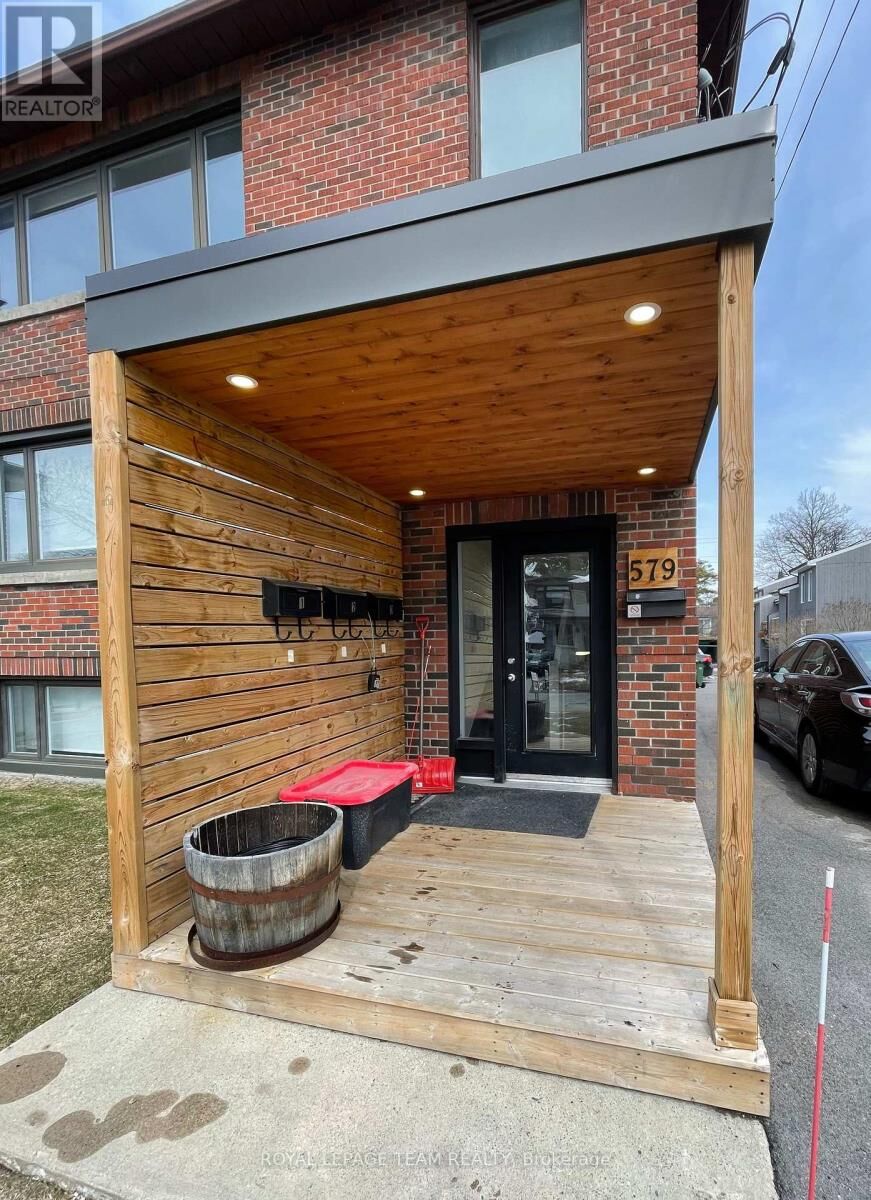 Property Photo: 579 Tweedsmuir Avenue 1 ON K1Z 5P4