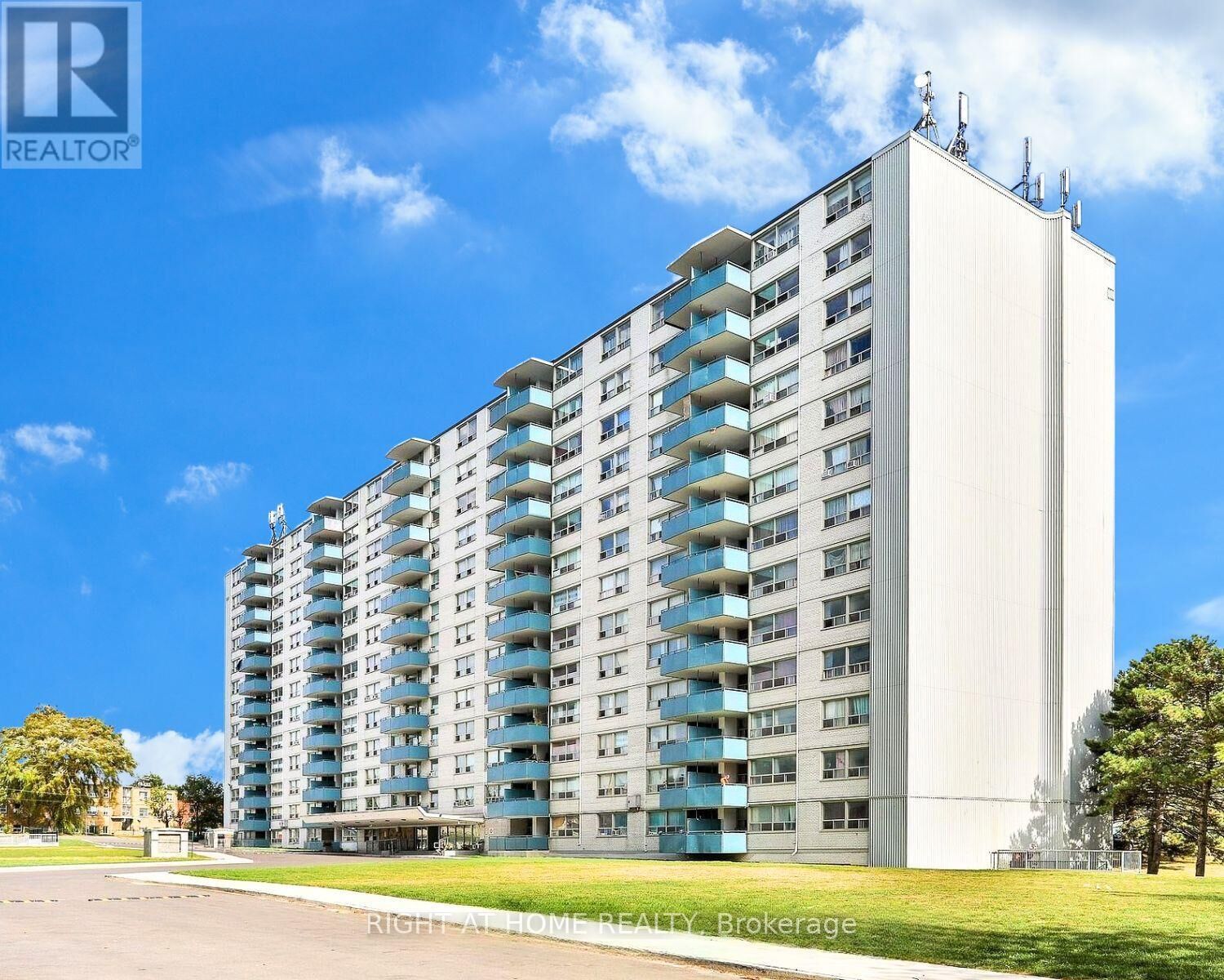Property Photo:  1440 Lawrence Avenue West 116  ON M6L 1B2 