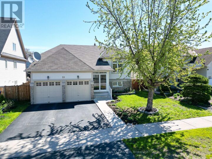 Property Photo:  19 Grand Poplar Lane  ON L9Z 0C7 