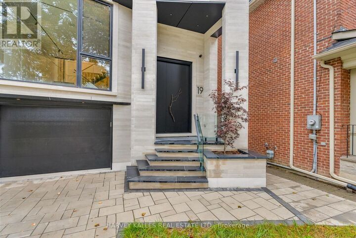 Property Photo:  19 Ridley Boulevard  ON M5M 3L1 