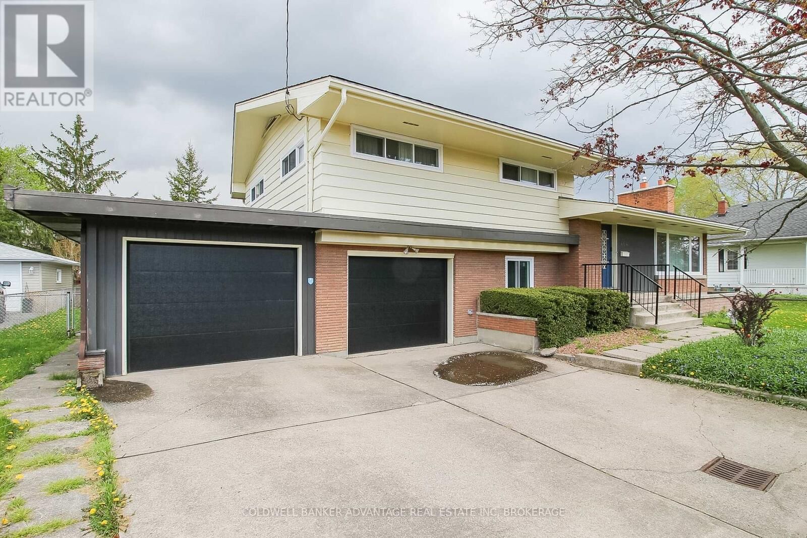 Property Photo:  464 Fitch Street  ON L3C 4W9 
