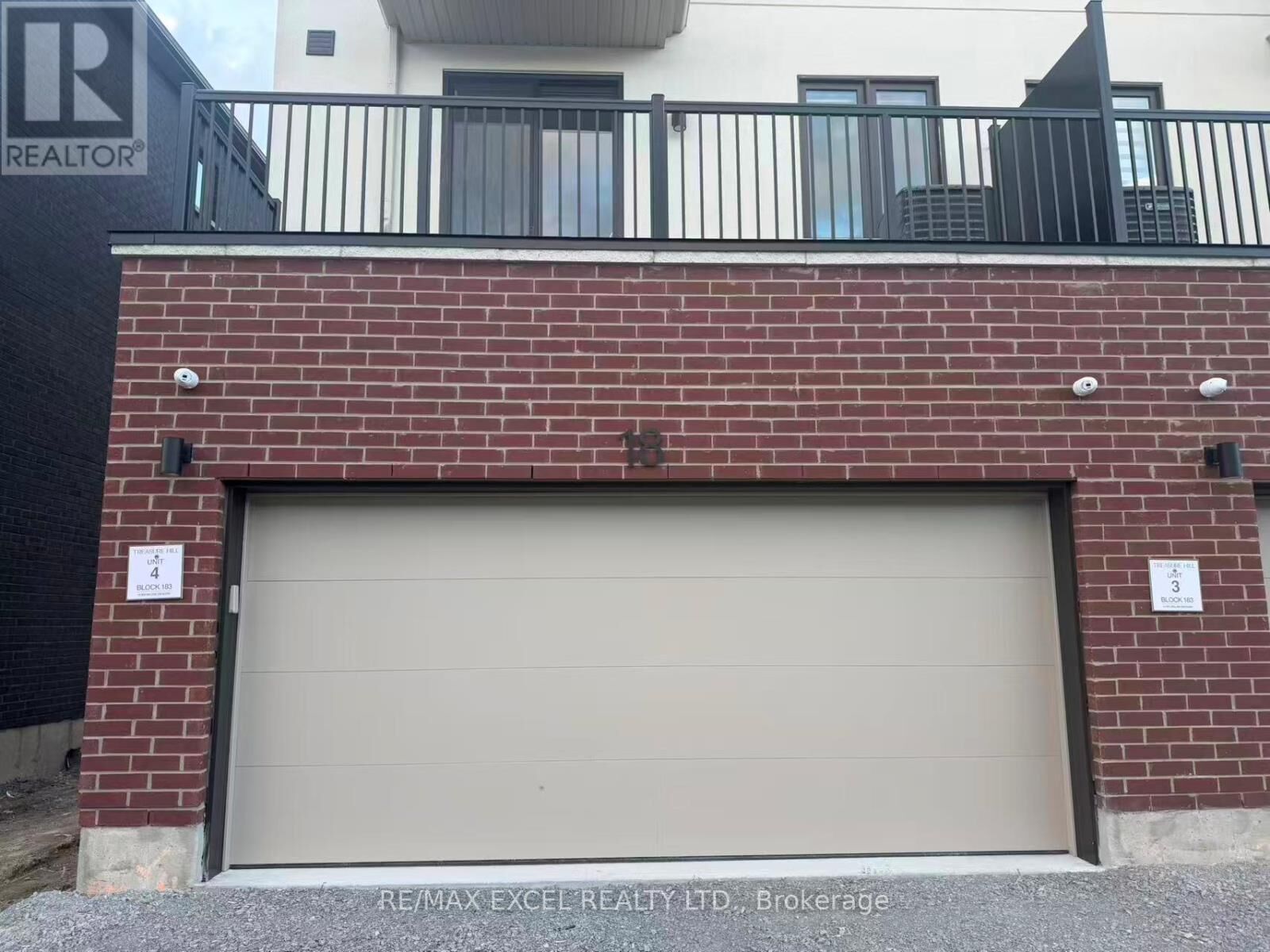 Property Photo:  18 Big Willow Crescent  ON L4E 3R4 