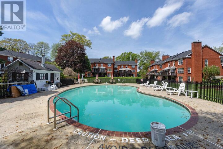 Property Photo: 15 Country Club Place ON K6V 6T7