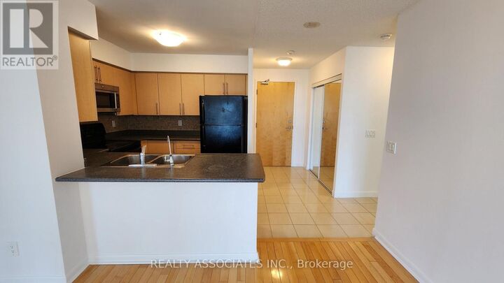 Property Photo:  4978 Yonge Street 2109  ON M2N 7G8 