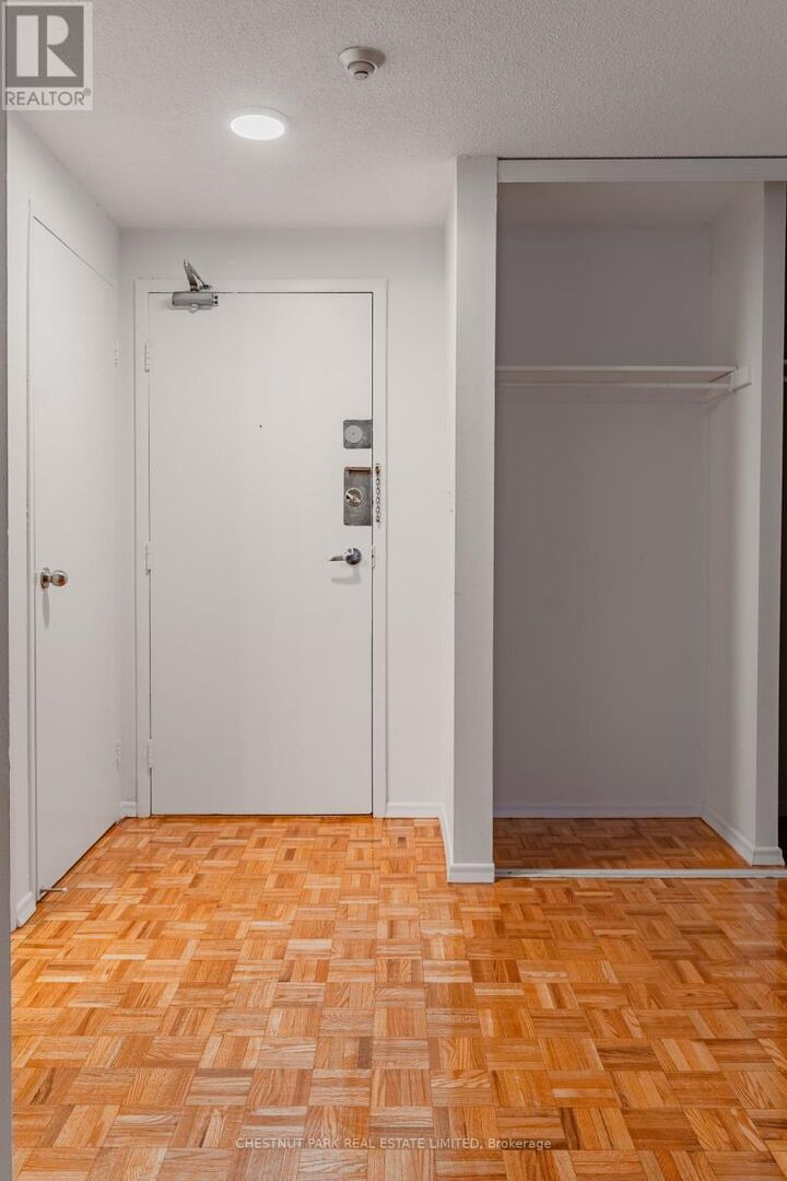 Property Photo:  20 Saint Patrick Street 1207  ON M5T 2Y4 