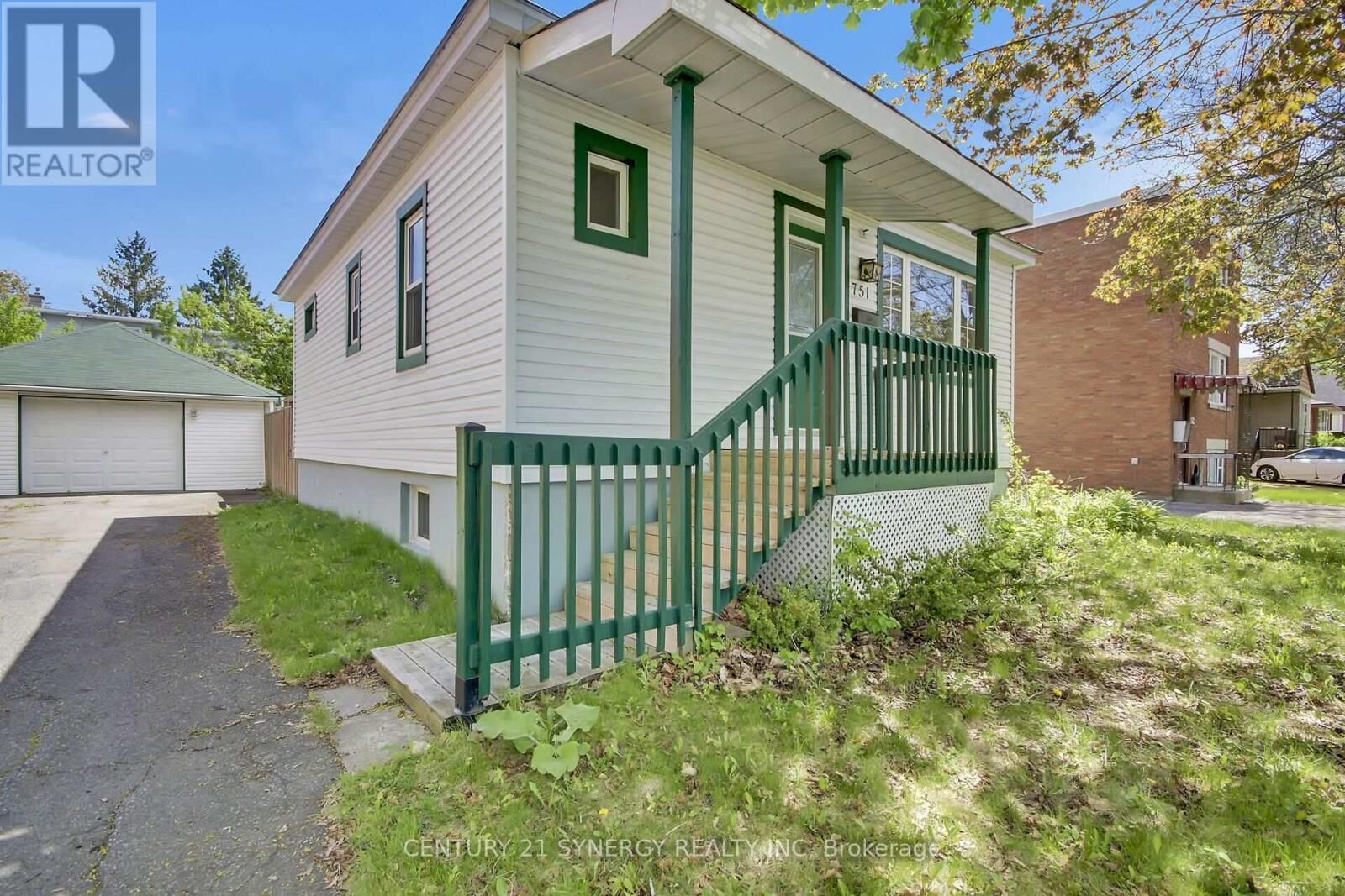 Property Photo:  751 Rue De L,Eglise Street  ON K1K 3K5 