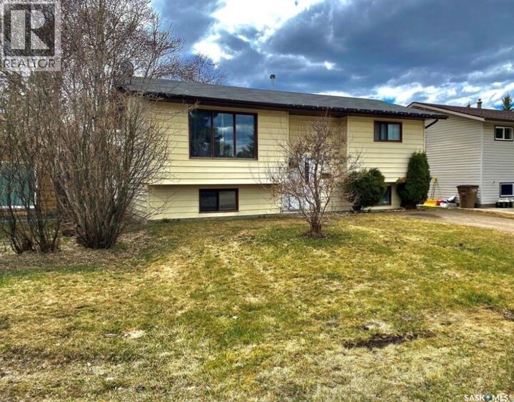 Property Photo:  114 7th Avenue S  SK S0J 0E0 