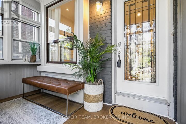 Property Photo:  612 Woodbine Avenue  ON M4E 2J1 