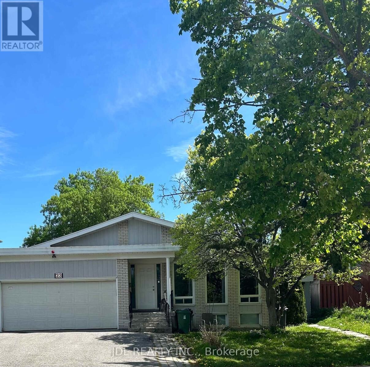 Property Photo:  23 Pineway Blvd Boulevard  ON M2H 1A3 