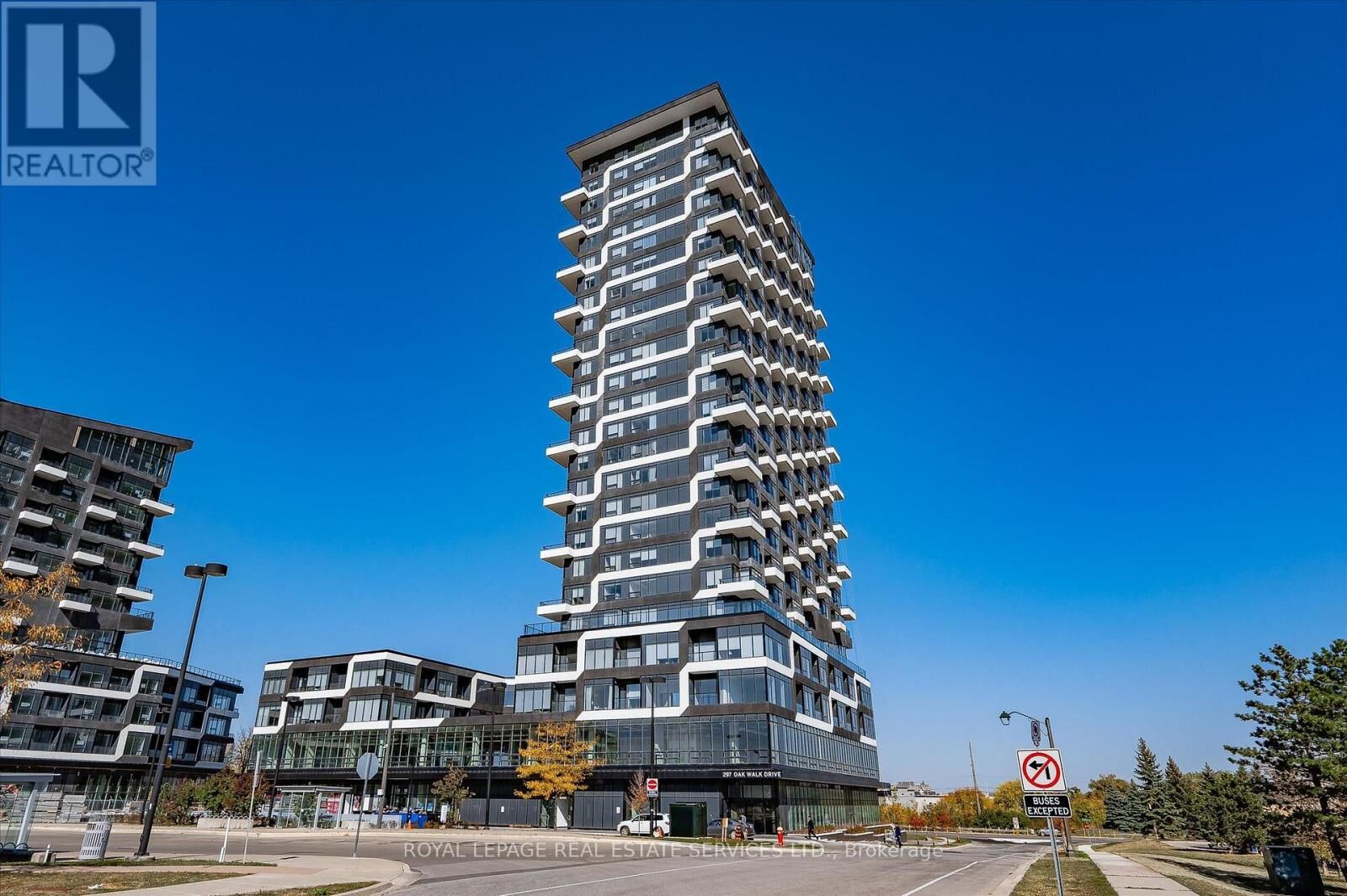 Property Photo: 297 Oak Walk Drive 2506 ON L6H 3R6