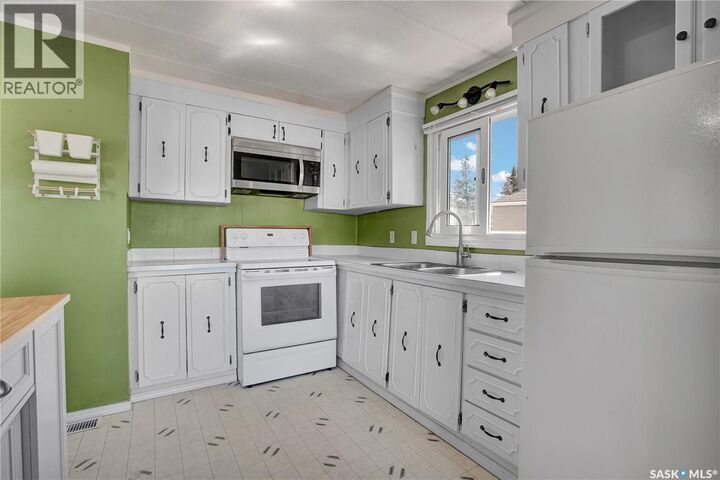 Property Photo: 82 2nd Street SK S0K 3A0