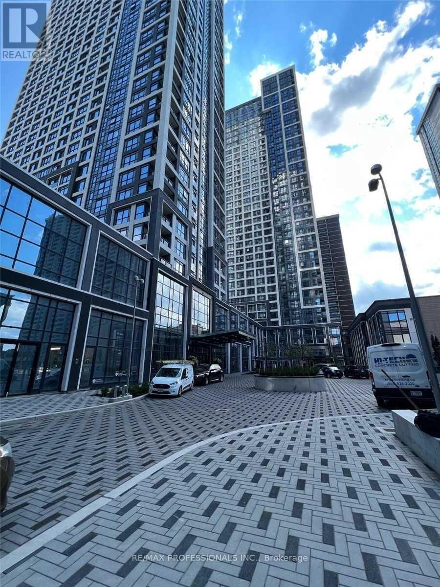 Property Photo:  5 Mabelle Avenue 1527  ON M9A 4Y1 