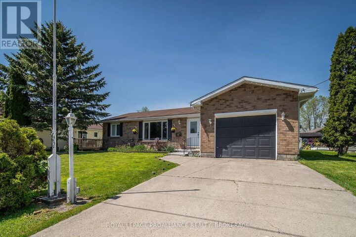 Property Photo: 227 Cross Street ON K0K 1X0