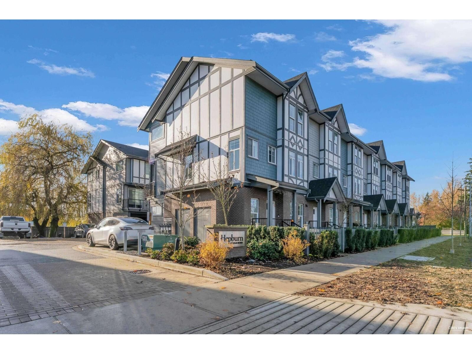 Property Photo: 17528 60 Avenue 1 BC V3S 1T8