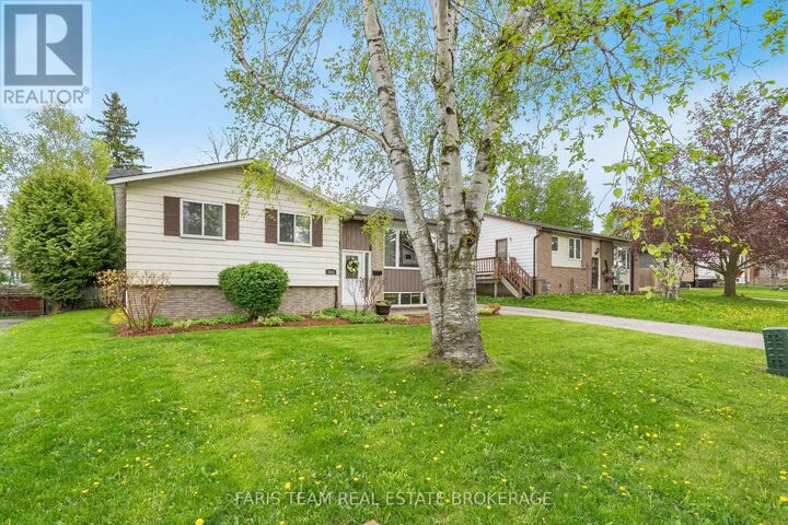 Property Photo: 231 Chaingate Drive ON L4R 4S4