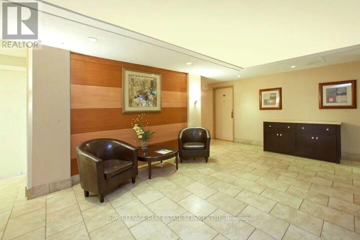 Property Photo:  1 Cedarwoods Crescent 511  ON N2C 2L8 