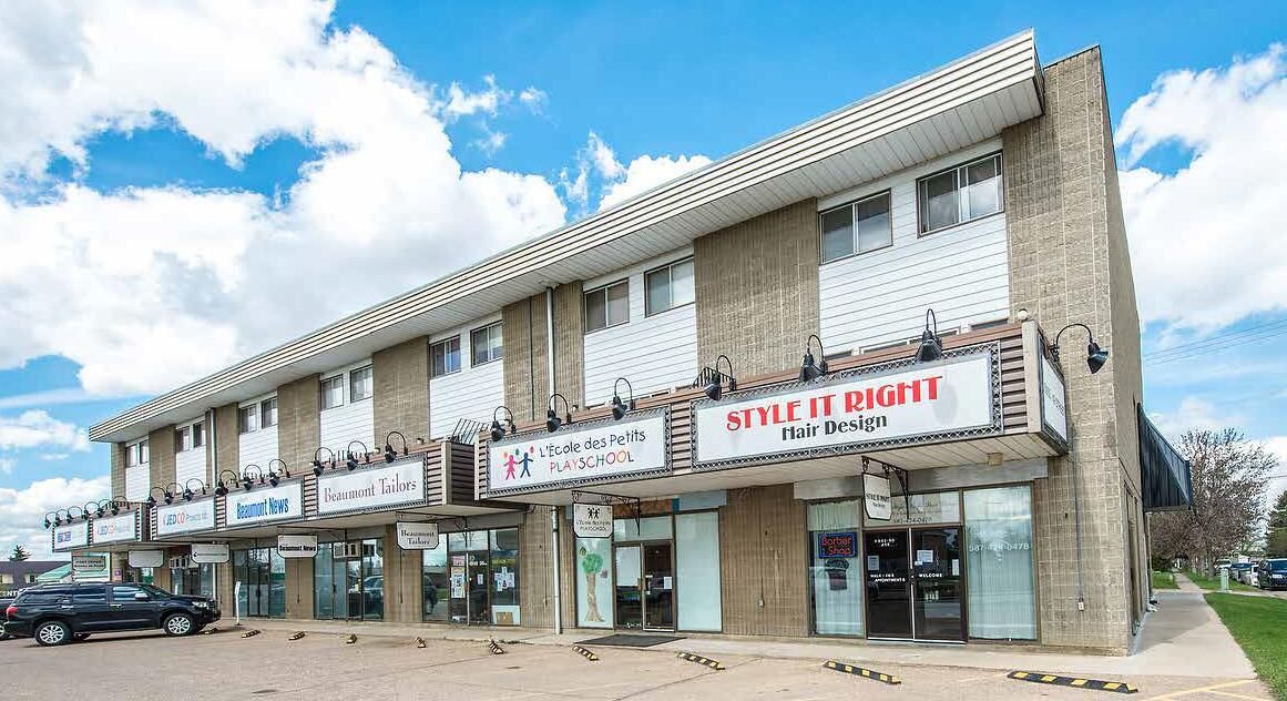 Property Photo:  4902  50 Avenue  AB T4X 1K5 