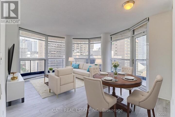 Property Photo:  21 Carlton Street 1705  ON M5B 1L3 