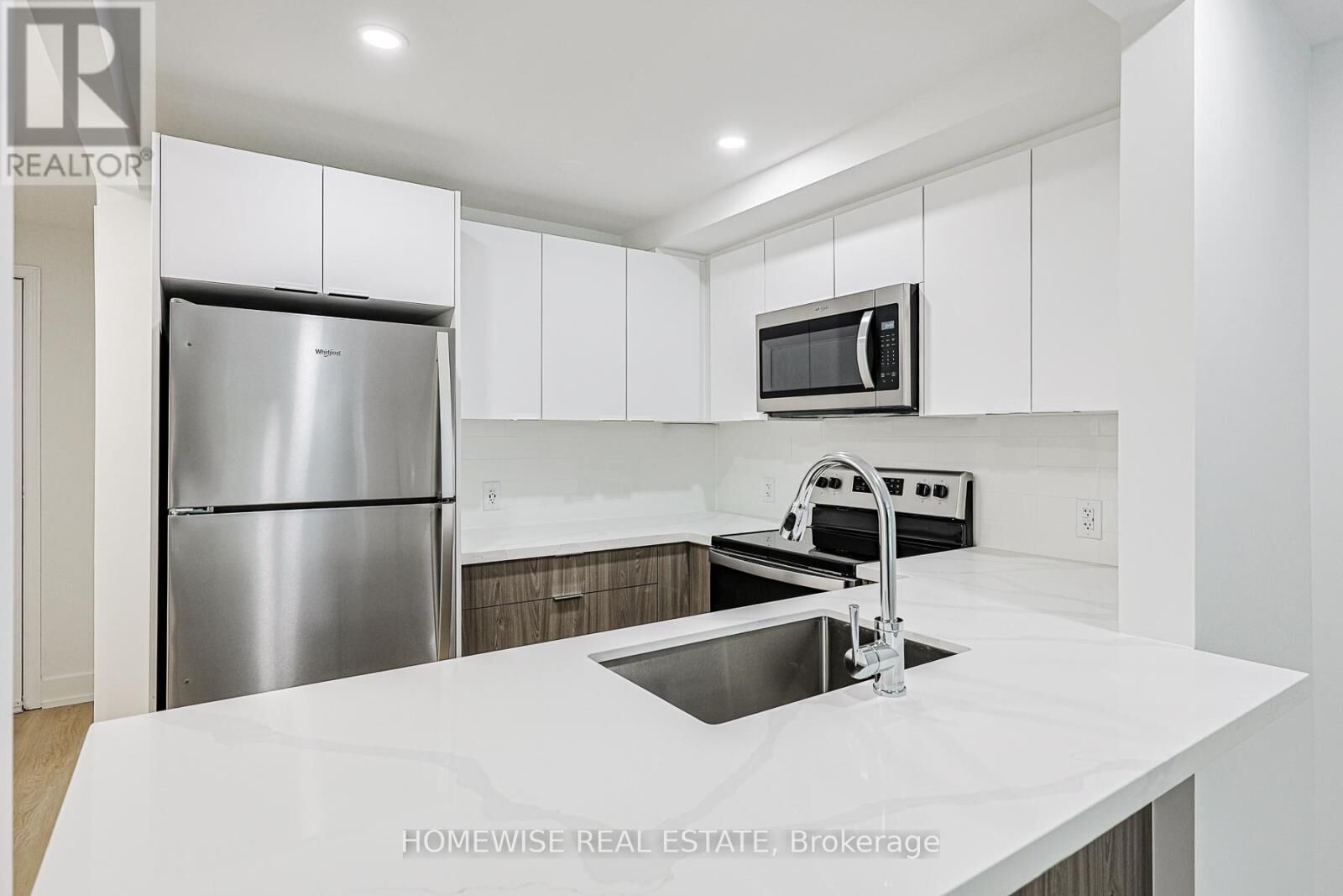 Property Photo:  100 Liberty Street North 18A  ON L1C 2M1 
