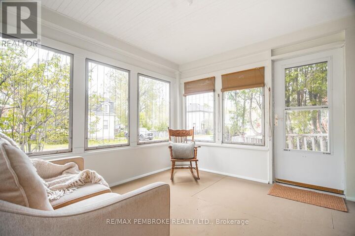 Property Photo:  348 Esther Street  ON K8A 3C8 