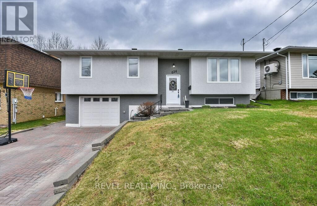 Property Photo:  634 Tamarack Street  ON P4N 7W3 