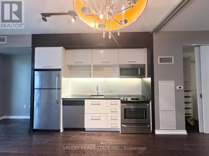 Property Photo: 47 Lower River Street 431 ON M5A 0G1